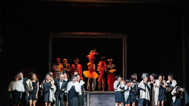 "Neues vom Tage": Szene aus der Coburger Erstaufführung von Paul Hindemiths Oper am Landestheater.Foto: Sebastian Buff