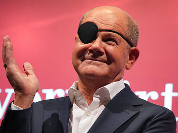 Olaf Scholz mit Augenklappe im Video: Das sind die besten Memes