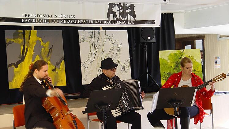 Jan Jancálek, Michael Lukaszczyk, Birgit Frech, das Lehrerteam der Musikschule, spielte bei der Matinee auf. Foto: Brigitta Kempe-Wolf