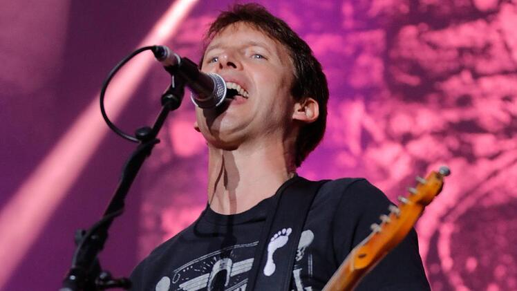Umjubeltes Konzert: James Blunt begeisterte 6000 Besucher auf dem Coburger Schlossplatz.  Foto: Matthias Hoch
