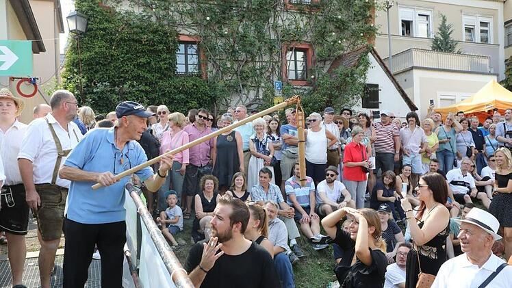 Fischerstechen der Erwachsenen am Sonntag. Foto: Barbara Herbst
