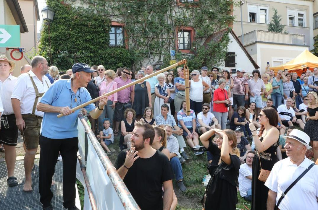 Fischerstechen der Erwachsenen am Sonntag. Foto: Barbara Herbst