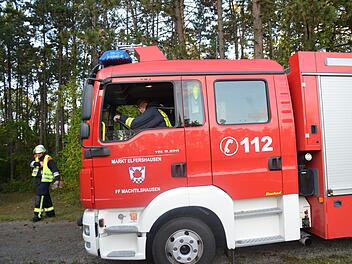 Bei der Brandschutzwoche   mussten die Feuerwehren Elfershausen, Machtilshausen, Trimberg, Langendorf und Fuchsstadt zu einem angenommenen gro&szlig;en  Waldbrand ausr&uuml;cken. Foto: Julia Vierheilig