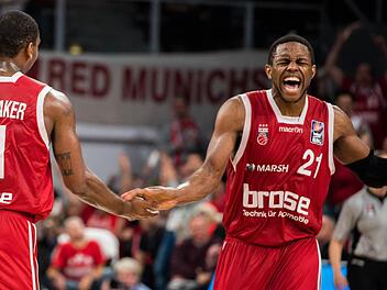 Darius Miller (r.) kann wohl schon bald wieder mit Brad Wanamaker auf dem Spielfeld Erfolge bejubeln. Foto: dpa