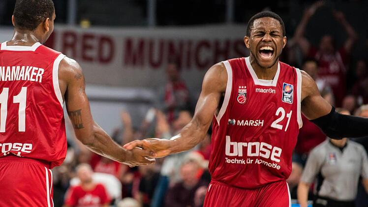 Darius Miller (r.) kann wohl schon bald wieder mit Brad Wanamaker auf dem Spielfeld Erfolge bejubeln. Foto: dpa