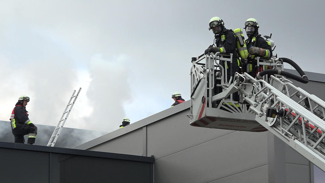 Feuer in Elektromarkt in Nürnberg-Thon