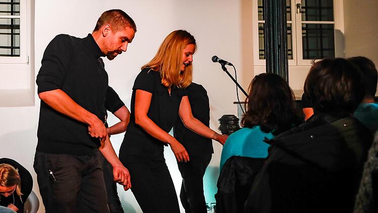 Szenen vom Improvisationstheater im Krackhardt-Haus. Foto: Matthias Hoch
