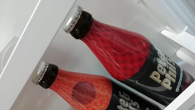 Die Werbung preis Fleisch in Flaschen als idealen Snack an.Foto: Katrin Geyer