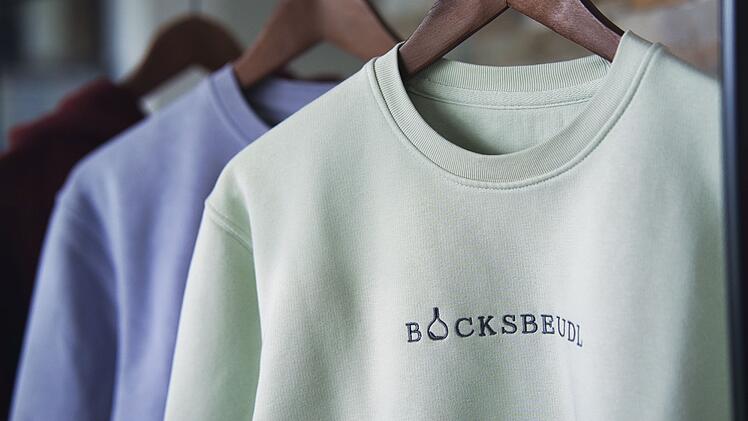 T-Shirts, Hoodies, Caps, Mützen und Socken können bei "Bocksbeudl.Clothing" erworben werden.