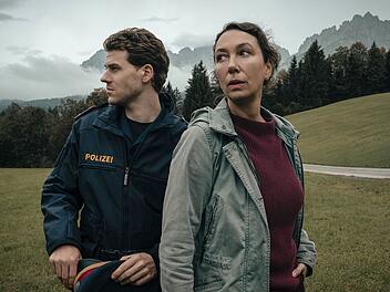 Chefinspektorin Fanny Gruber (Ursula Strauss) hat im Innsbrucker Kommissariat eine hohe Aufkl&auml;rungsquote. Als ihr Sohn, Jungpolizist Tobi (Noah L. Perktold), in Schwierigkeiten ger&auml;t, &uuml;berschreitet sie ihre Grenzen.