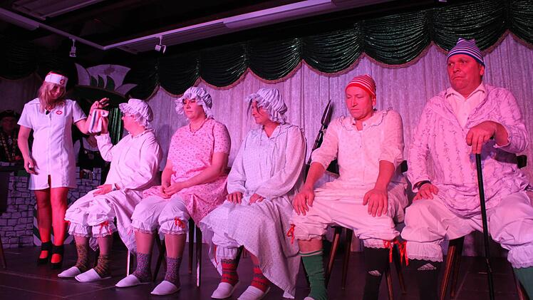 Im Altersheim mussten sich die Senioren einen Waschlappen teilen. Foto: Carmen Schwind