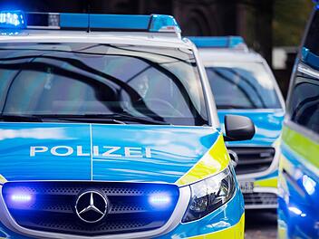 Die Polizei in NRW hat damit Schlagzeilen gemacht, dass sie  über tausende offene Rechnungen haben. Jetzt nennt die Polizei den Grund dafür.   Symbolfoto: Rolf Vennenbernd/dpa