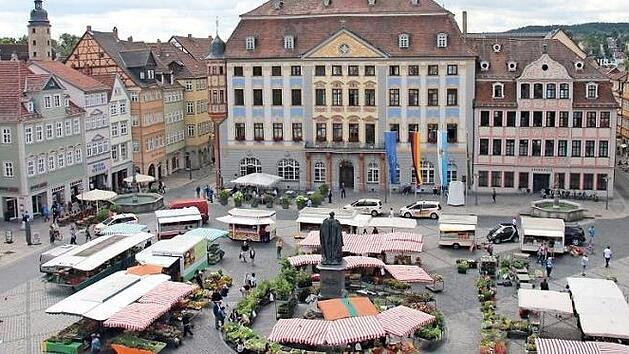 Der Wochenmarkt (vor Corona) soll attraktiver werden. An einem Konzept wird schon gearbeitet.  Foto: J. Berger