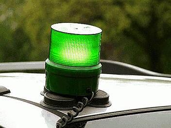 Wirklich eine gute Idee? Grünes Blinklicht auf dem Weg zum Feuerwehrhaus. Foto: privat
