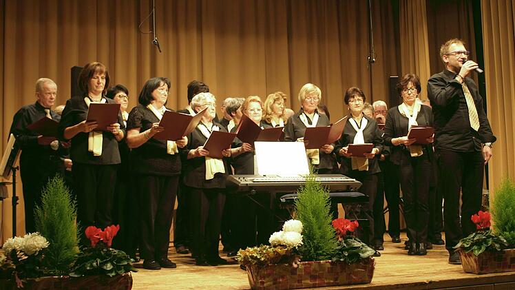Der Gesangverein 1868 Teuschnitz unter der Leitung von Bernd Jungkunz.