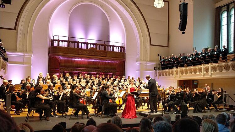 Impressionen vom Konzert des Philharmonischen Orchesters des Landestheaters Coburg  in der Londoner Cadogan HallSimone Bastian