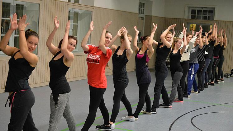 Die Mädels vom Brose Baskets Dance Team müssen viel trainieren.  Fotos: Ronald Rinklef