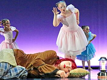 &bdquo;Puppen bei Nacht&ldquo; &ndash; die j&uuml;ngsten Teilnehmer der Ballettschule DanceArt&lsquo;s&E-Motions,Bettina Knauth