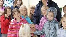Julia mit ihrem Pony Balu