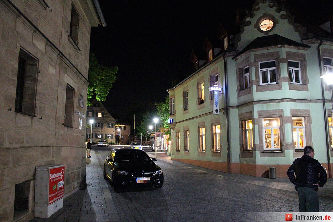 Mann mit Schusswaffe in Zirndorf gesehen – Passanten rufen Polizei
