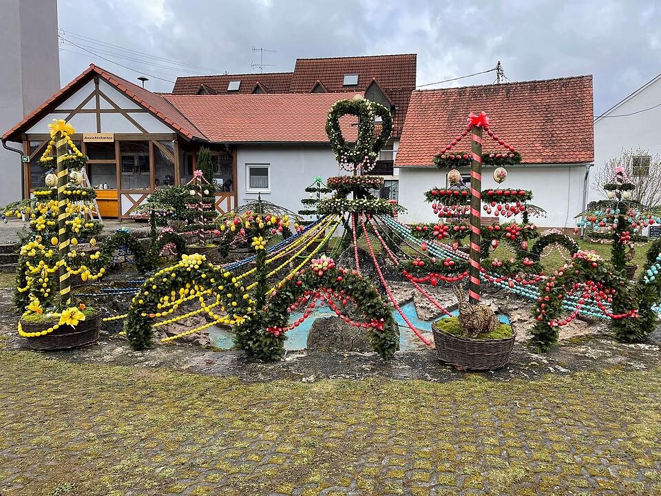 Osterbrunnen in der fränkischen Schweiz wieder geschmückt