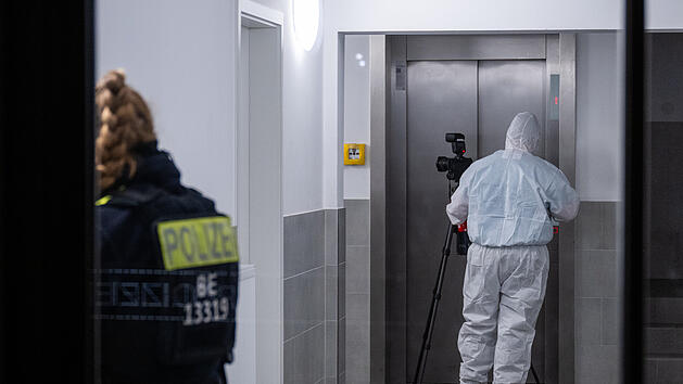 Mutmaßliches Tötungsdelikt in Berlin: Mutter und Töchter (5 und 6) lagen wohl tagelang tot in Wohnung