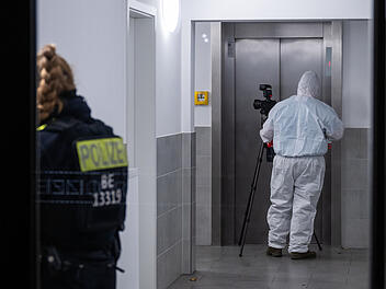 Mutmaßliches Tötungsdelikt in Berlin: Mutter und Töchter (5 und 6) lagen wohl tagelang tot in Wohnung