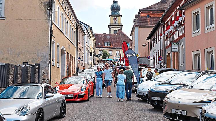 Zum Stadtsteinacher Stadtjubil&auml;um gab es auch eine Autoschau.Klaus R&ouml;ssner
