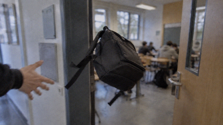 Kempten: Jugendlicher stellt sich der Polizei - das steckt hinter dem "Throwing-Bag"-Trend