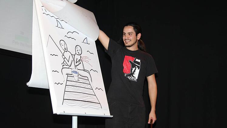 Der stolze Sieger - Leopold Toriser. Er hat sich mit seinen Kühlschrank-Geschichten und Bild-Interpretationen für die Endrunde qualifiziert. Fotos: Sonja Adam