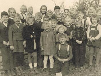 Eine heile Welt hatten die Kinder in Werberg: Das Dorf ihrer Kindheit wurde im Jahr 1973 dem Erdboden gleich gemacht. Foto: Mechthild von Czettritz