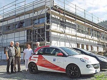 Die Freude über die neue Diakoniestation ist bei Pfarrer Albrecht Bischoff (von links), Hausmeister Harmut Söllner, der ausgebildeten Pflegedienstleiterin Kerstin Haag und der Pflegedienstleitung Bernhilde Treuner groß.  Fotos: Heike Schülein