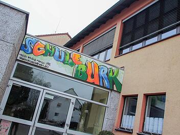 85 Schüler besuchen die Burker Grundschule. Gefährdet sei ihre Gesundheit durch die Ausdünstungen im Schulhaus nicht, besagt ein Gutachten, doch es folgen weitere Messungen. Foto: Ekkehard Roepert