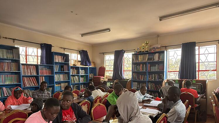 Slum Kibera - B&uuml;cherei als sicherer Lernort