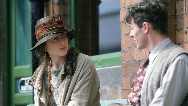 Nachdem Virginia (Nicole Kidman) versucht hat, sich selbst das Leben zu nehmen, zieht ihr Mann Leonard (Stephen Dillane) mit ihr aus der Gro&szlig;stadt aufs Land.