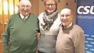 Monika Hohlmeier freute sich, von Günther Heinlein (links) und Hans Reh über interessante Begegnungen mit ihrem Vater Franz Josef Strauß zu hören. Foto: K.- H. Hofmann