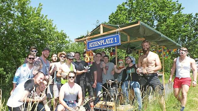 Bestens ausgerüstet waren diese Vatertagswanderer. Foto: M. Welker