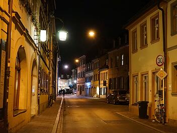 Bamberg: Streit eskaliert - Männer treten auf Opfer am Boden ein Bamberg: Streit eskaliert - Männer treten auf Opfer am Boden ein