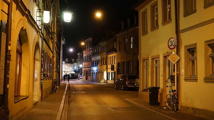 Bamberg: Streit eskaliert - Männer treten auf Opfer am Boden ein