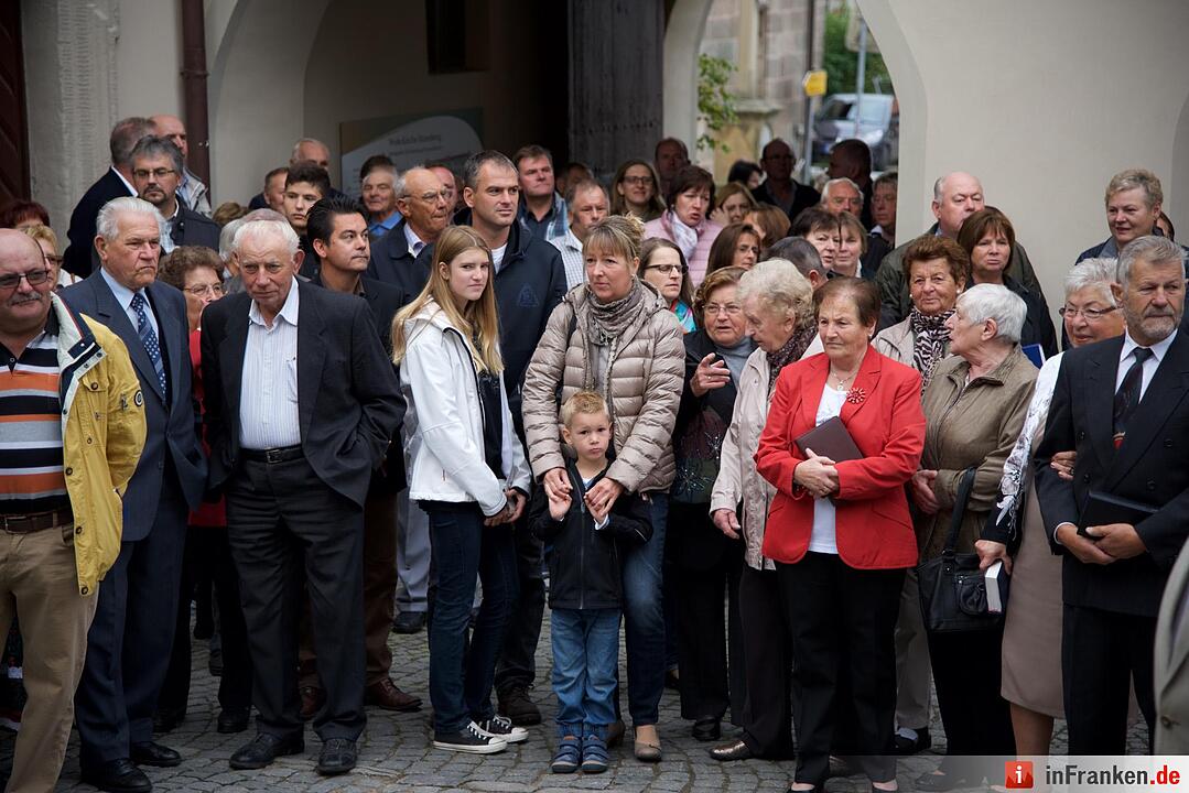 Nach einjähriger Kirchensanierung: Hannberg feiert die Wiedereröffnung der Wehrkirche der Pfarrei Geburt Mariens Hannberg