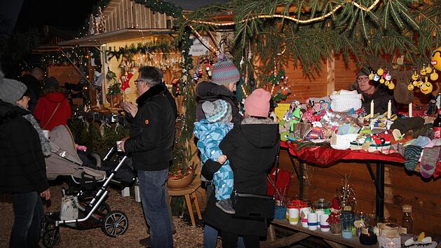 Auf dem Weihnachtsmarkt in Hausen Foto: Mathias Erlwein