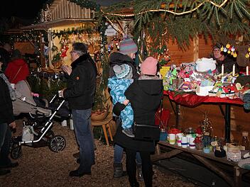 Auf dem Weihnachtsmarkt in Hausen Foto: Mathias Erlwein