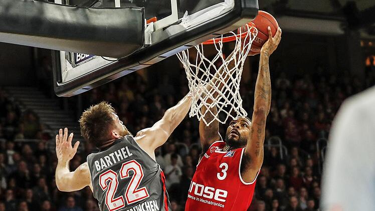 Brose Bamberg trifft am fr&uuml;hen Sonntagabend (18 Uhr) im ersten Halbfinale auf die Basketballer des FC Bayern.  Foto: Daniel L&ouml;b