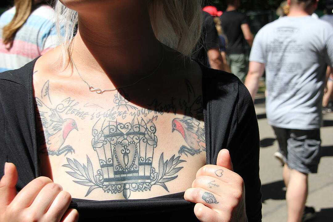 Zu einem Rockfestival gehören natürlich auch Tattoos