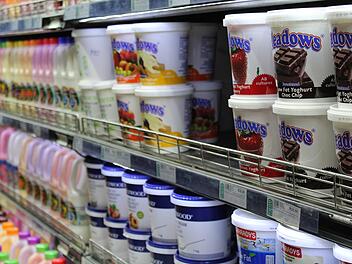 Herschfeld: Mann isst Joghurt im Supermarkt ohne zu bezahlen