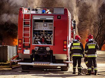 Kreis Bamberg: Am Donnerstagabend ist die Feuerwehr ausgerückt. Ein Wohnhaus wurde evakuiert. Symbolfoto: Mike Mareen/Adobe Stock