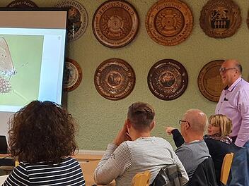 Ulrich Münch (rechts) plädierte für Artenvielfalt in der Marktgemeinde Mitwitz.Maria Löffler