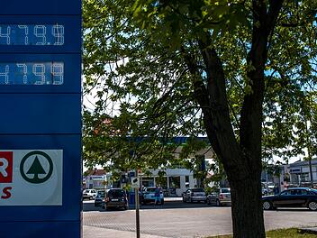 Hohe Spritpreise: Ungarn reagiert mit Sonderweg – und fördert nur Diesel-Fahrer Hohe Spritpreise: Ungarn reagiert mit Sonderweg – und fördert nur Diesel-Fahrer