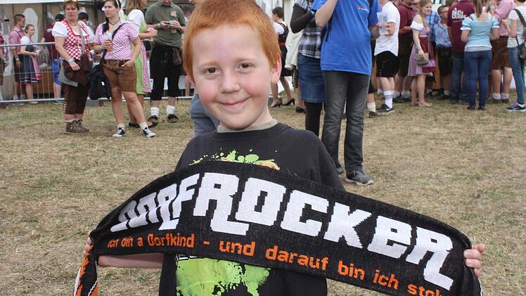 Ein kleiner Dorfrockerfan durch und durch: der sechsjährige Luka aus Nürnberg.