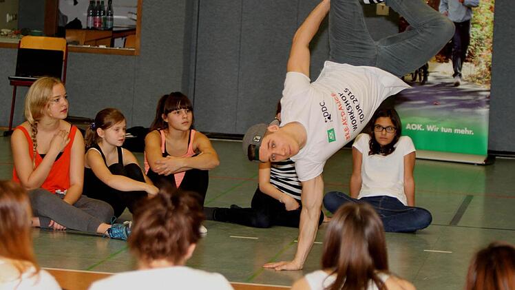 DDC-Profitänzer Krzysztof Malicki erweckte in Eltmann großen Eindruck mit Freezes wie dem einarmigen Handstand. Fotos: Günther Geiling